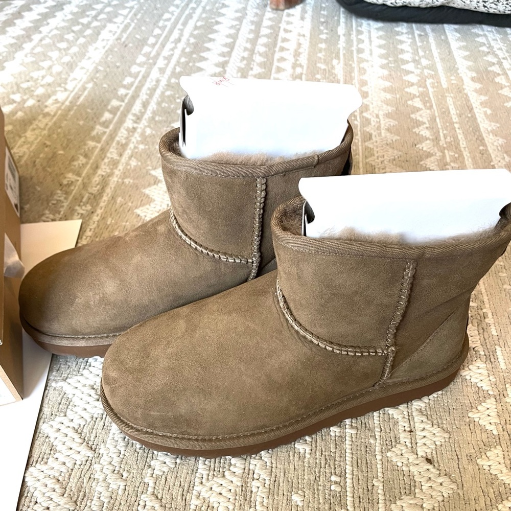 UGG Women’s Classic Mini II Boots Hickory Size 6
